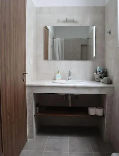 度假居 Heliophilia Malona *